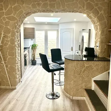 Belle Maison Avec 2 Appartement Croix