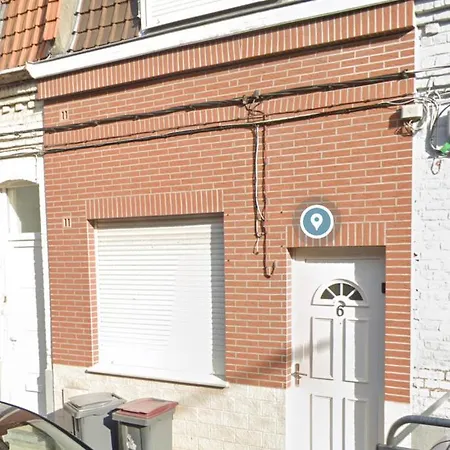 Belle Maison Avec 2 Croix
